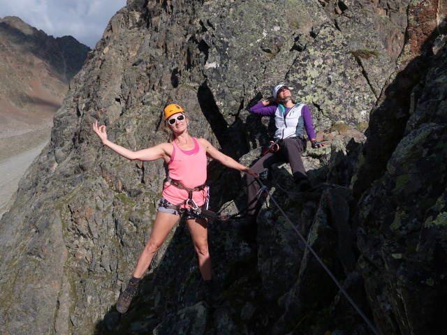 Kleinbärenzinne-Klettersteig: Evelyn und Bernadette im Ausstieg (15. Aug.)