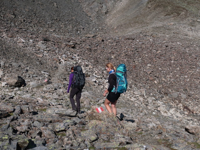 Bernadette und Evelyn am Weg 911 im Südlichen Luibiskar (17. Aug.)