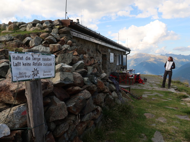 Bernadette bei der Hauerseehütte, 2.383 m (17. Aug.)