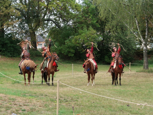 Reitershow 'Hunnische Kampfkunst' am Hunnenfest