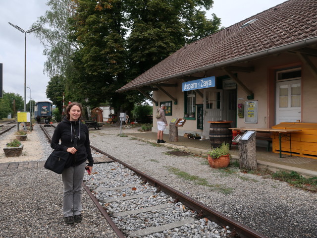 Sabine im Bahnhof Asparn an der Zaya, 223 m