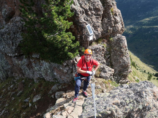 Ferrata dei Laghi: Axel im Einstieg des Bombasel Vertigo