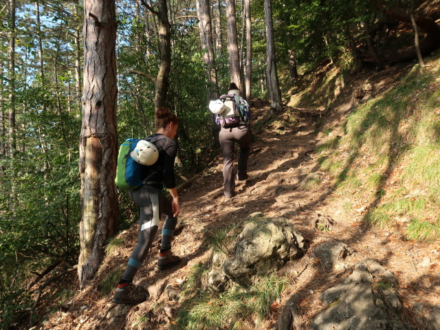 Romana und Ursula zwischen Pitten und Pittentaler Klettersteig