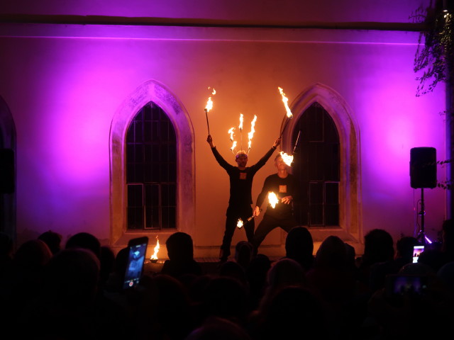 Magischer Samstag: Glowshow