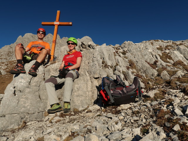 Bert-Rinesch-Klettersteig: Ich und Carmen beim Südostsporn-Kreuz, 1.833 m