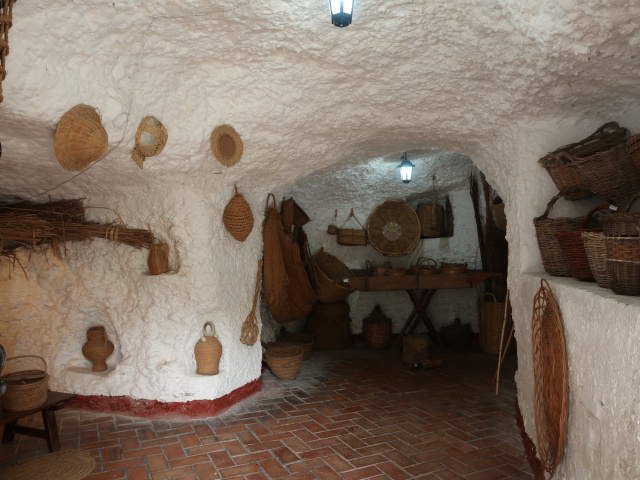 Cestería im Museo de las Cuevas del Sacromonta in Granada (19. Nov.)