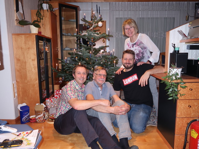 Ich, Papa, Markus und Mama (24. Dez.)