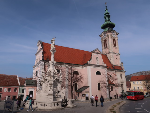 Katholische Stadtpfarrkirche in Hainburg an der Donau, 161 m