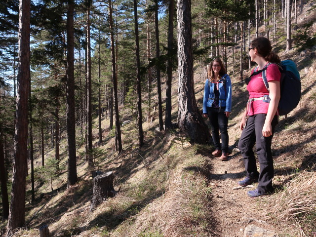 Hannelore und Sabine am Otterrundweg zwischen Kummerbauerstadl und Schanzkapelle