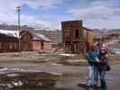 Ich und Sabine in der Main Street in Bodie, 2.554 m (23. Mai)