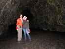 Ich und Sabine im 'Golden Dome' im Lava Beds National Monument (24. Mai)