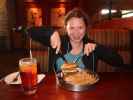 Sabine im Claim Jumper Restaurant in Burbank (4. Juni)