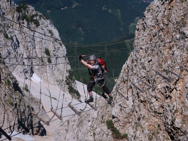 ÖTK-Klettersteig: Thomas auf der Seilbrücke