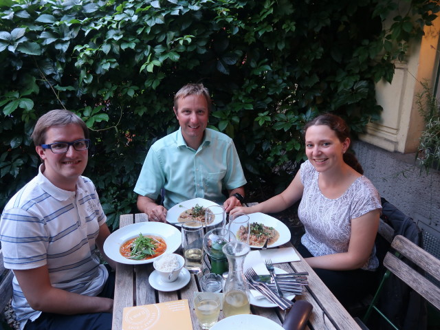 Jakob, ich und Sabine in der Hollerei