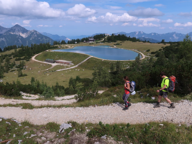 Ursa und Ronald am Weg 217 zwischen Schafkögel und Hutterer Höss (25. Aug.)