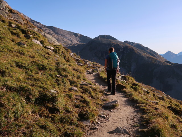 Sabine am Berliner Höhenweg zwischen Olpererhütte und Lapenkarbach (16. Sept.)