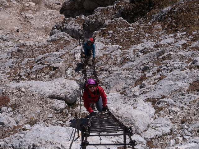 Via Ferrata Scala A. Pipan: Thomas und Birgit auf der Leiter (12. Okt.)