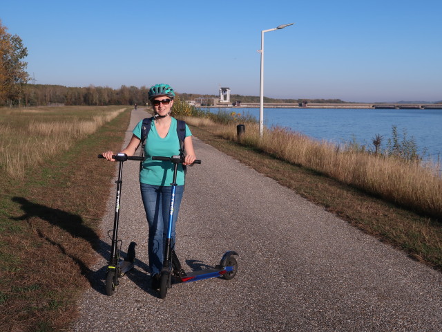 Sabine beim Kraftwerk Greifenstein
