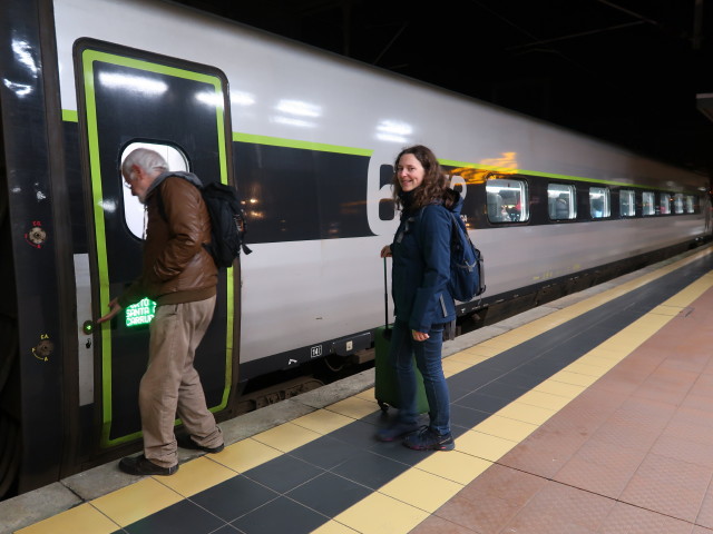 Sabine in der Estacao Ferroviária de Aveiro (20. Nov.)