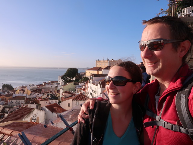 Sabine und ich am Miradouro das Portas do Sol in Lisboa (23. Nov.)