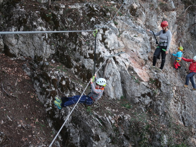 Bergkraxlerwand-Klettersteig: Alexander auf der Seilbrücke