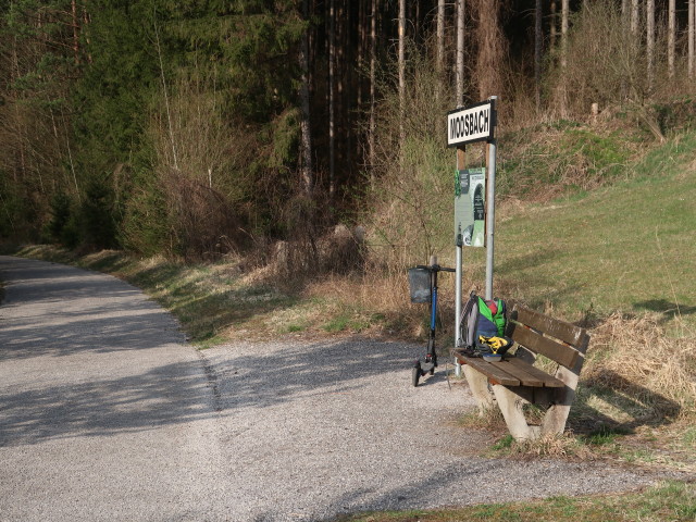 Haltestelle Moosbach, 430 m