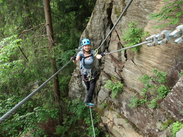 Piburger Klettersteig: Sabine auf der Seilbrücke