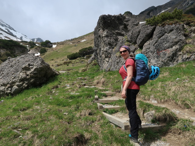 Sabine zwischen Latschenhütte und Muttekopfhütte