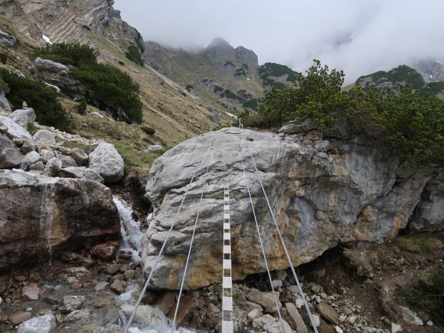 Wasserfall-Klettersteig: zweite Seilbrücke