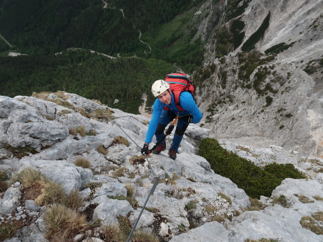 Königschusswand-Klettersteig: Christoph zwischen Höhle und Ausstieg