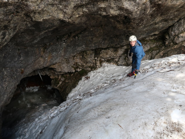 Christoph in der Rax-Eishöhle