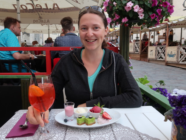 Sabine im Scheeli Restoran in Tallinn (23. Juni)