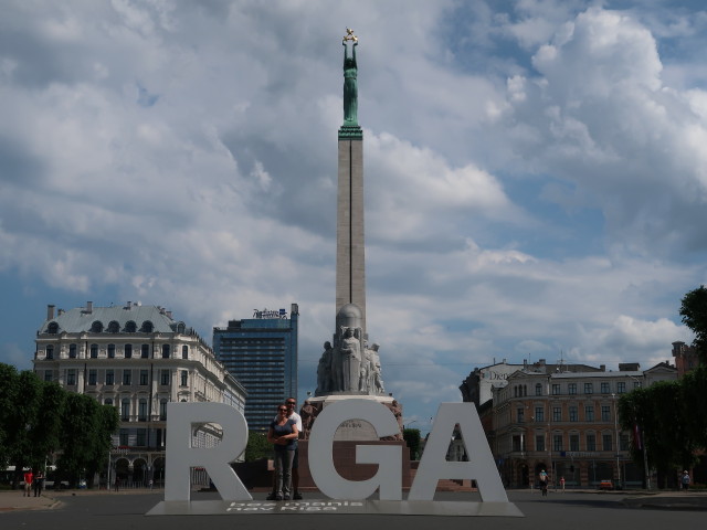 Sabine und ich beim Brivibas piemineklis