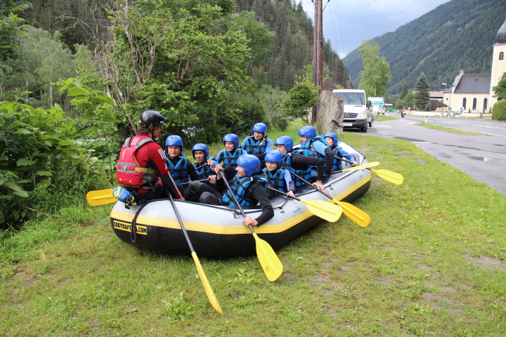 Andreas, Zakaria, Ursa, Roland, ich, Anna, Herbert, Anne und Kimberly (© Eddy Rafting)