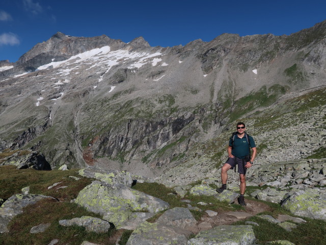 Ronald zwischen Friesenberghaus und Hohem Riffler (10. Aug.)