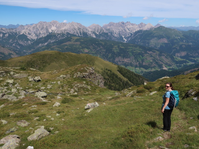 Sabine zwischen Schulterhöhe und Schwalbenkofel