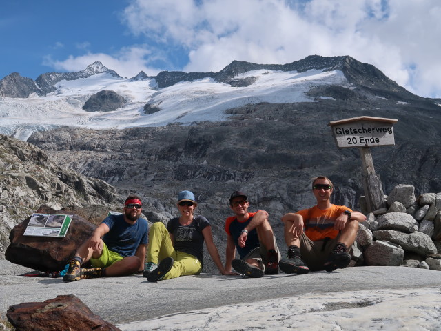 Stefan, Romana, Christian und ich bei der ehemaligen türkischen Zeltstadt (11. Sept.)
