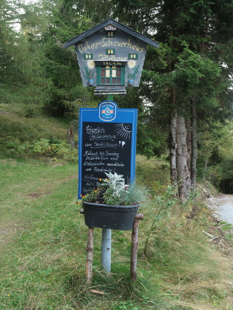 beim Oskar-Schauer-Sattelhaus (10. Okt.)