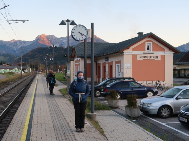 Sabine im Bahnhof Rossleithen, 591 m (8. Nov.)