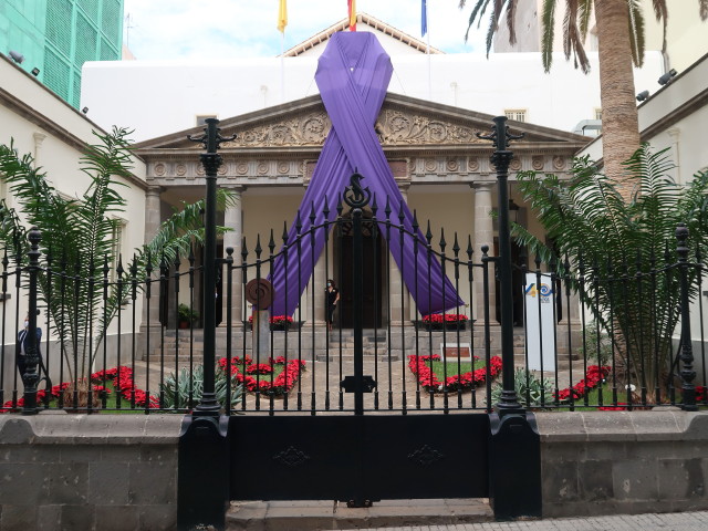 Parlamento de Canarias in Santa Cruz (24. Nov.)