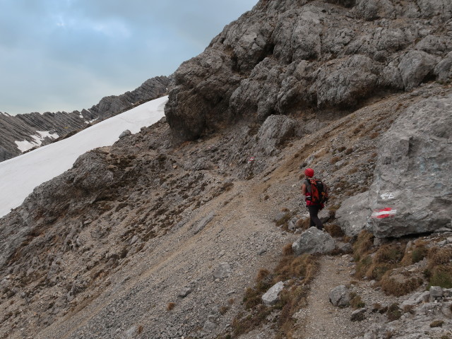 Angela zwischen Buchsteinhaus und Südwandband-Klettersteig (5. Juni)