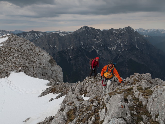 Angela und Erich zwischen Südwandband-Klettersteig und Großem Buchstein (5. Juni)