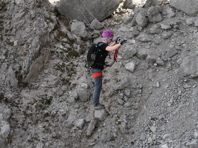 Däumling-Klettersteig: Birgit auf der ersten Seilbrücke