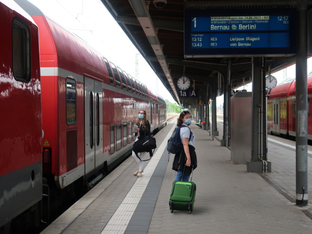 Sabine im Hauptbahnhof Stralsund (24. Juni)