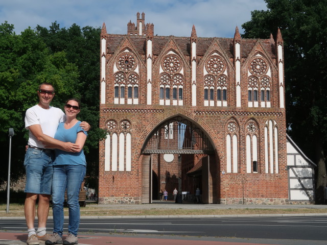Ich und Sabine beim Treptower Tor in Neubrandenburg (25. Juni)