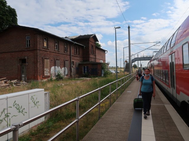 Sabine im Bahnhof Plaaz (26. Juni)