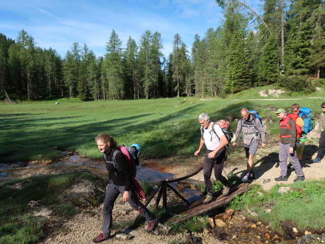 Victoria, Josef, Frank, Kamil, Peter und Gerald am Weg 115 zwischen Misurina und Rifugio Fratelli Fonda Savio