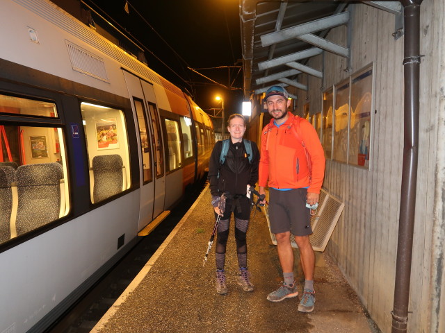 Sarah und Georg im Bahnhof Eschenau, 673 m