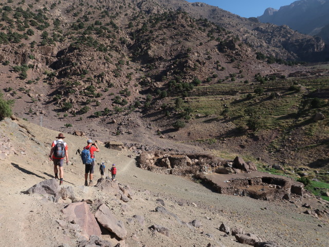 Ronald, Hans-Jörg, Abdeslam und Petra zwischen Assif und Azib Tamsoult (27. Sep.)