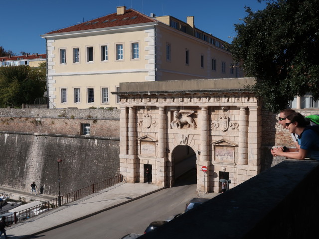 Ich und Sabine beim Kopnena Vrata in Zadar (28. Okt.)